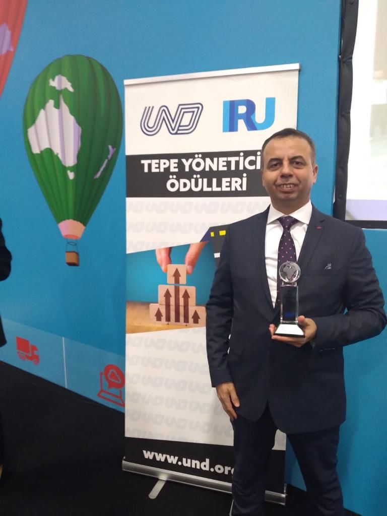 IRU Karayolu Nakliye Şirketi Tepe Yöneticisi Ödülüne bizi layık gören herkese çok teşekkür ederiz.