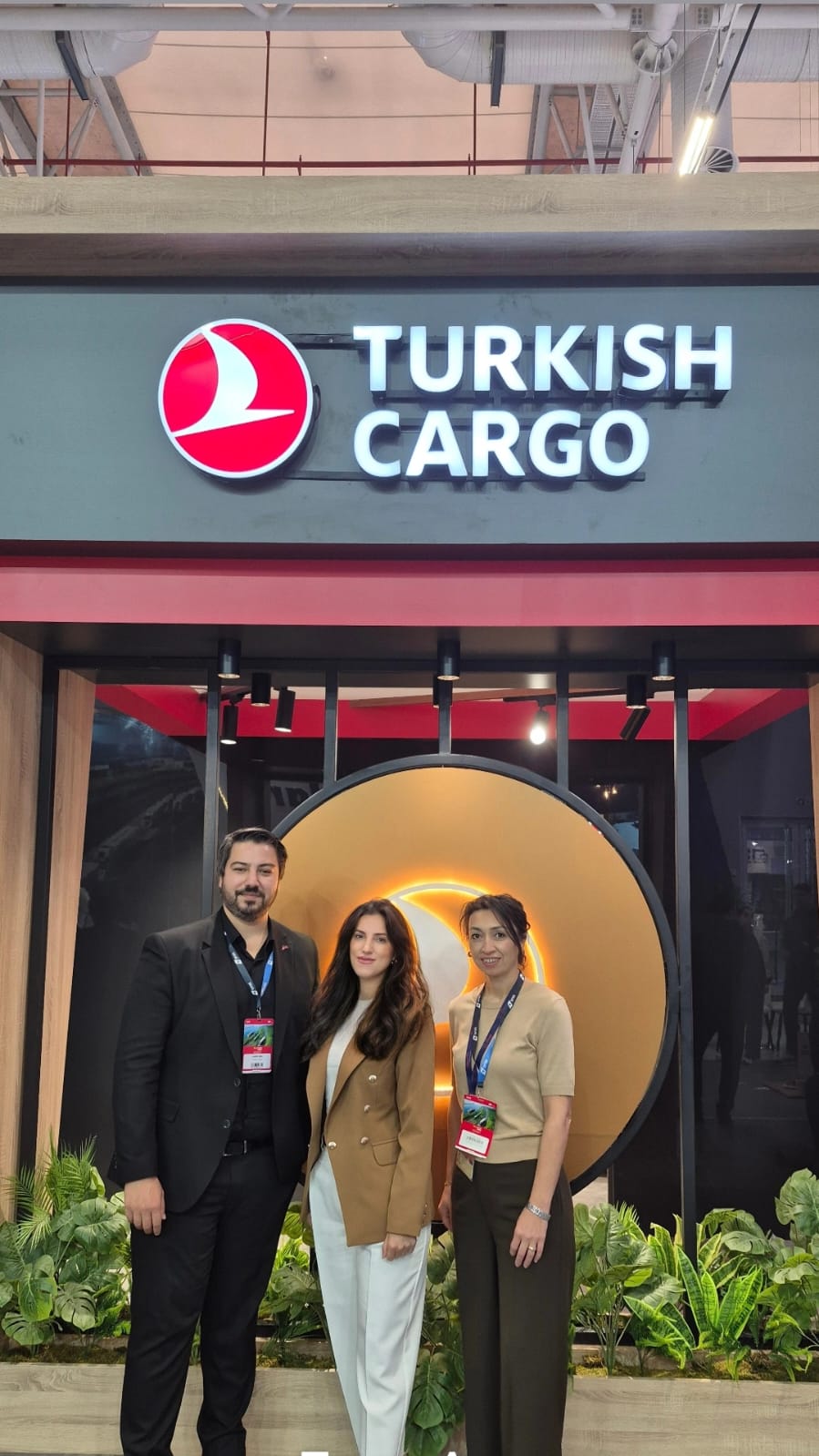 Turkish Cargo Satış ekibinden Kadir Ebil ve Öznur Yıldırım ile fuarda oldukça verimli bir görüşme gerçekleştirdik